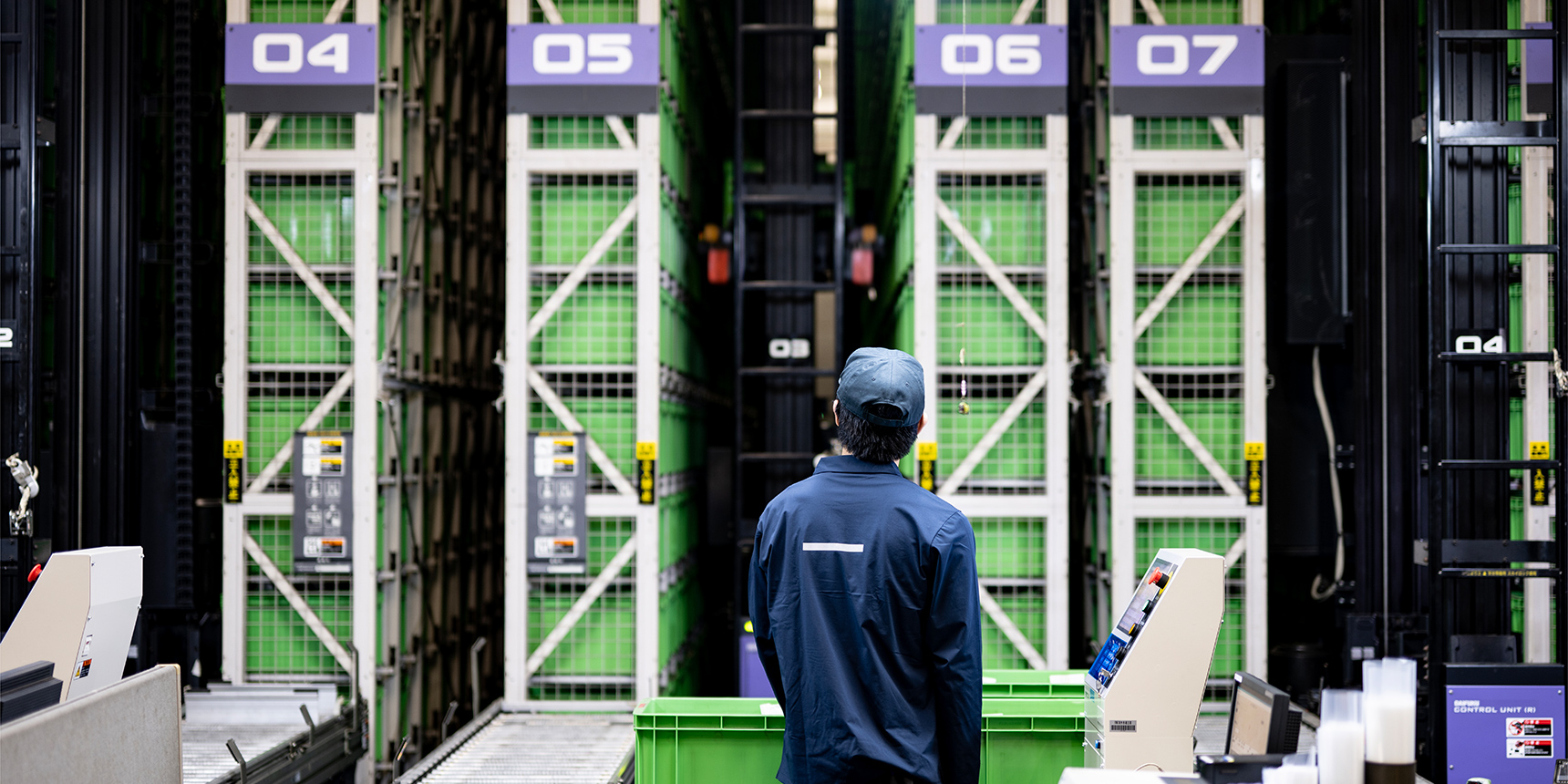 庫内の管理は、倉庫管理システム（WMS）を活用し、入庫から出庫までを完全フォロー